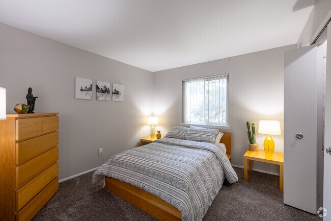 1 BR, 1 BA - The Cambridge - 720SF - Bedroom
