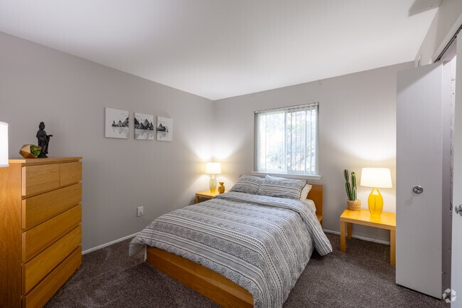 1 BR, 1 BA - The Cambridge - 720SF - Bedroom - Club One of Auburn Hills