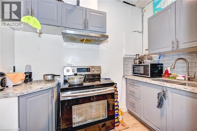 Photo - 13-15 AINSLIE Street N Unit# 2 Unité 2