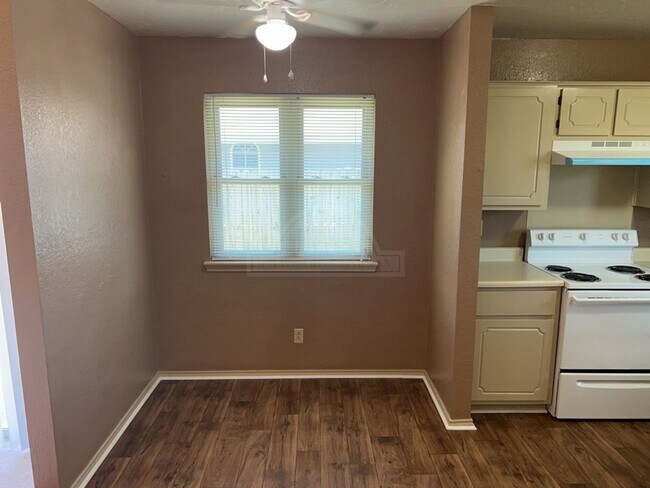 Photo - 2212 Silverhill Dr