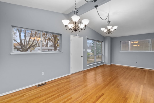 Photo - 550 Versailles Dr