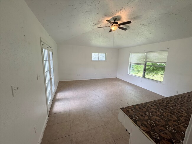 Photo - 6622 Castleview Ln