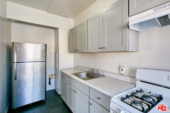 Photo - 4019 W Olympic Blvd Apartamento Unidad 4019