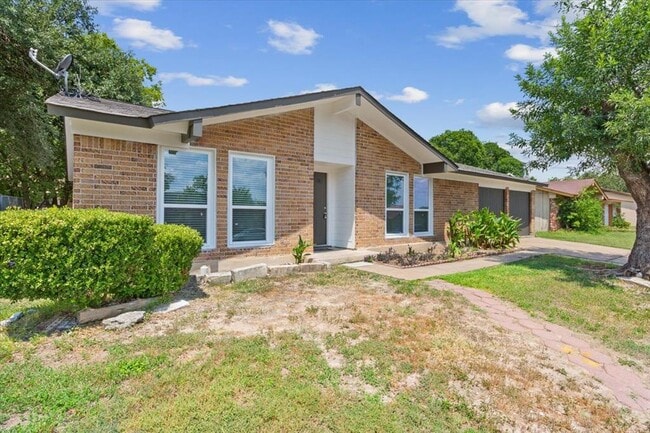 Photo - 10100 Woodglen Dr