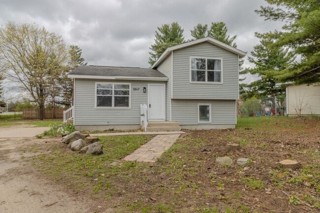 Building Photo - Bright & Updated 4-Bedroom Home Close to Everything