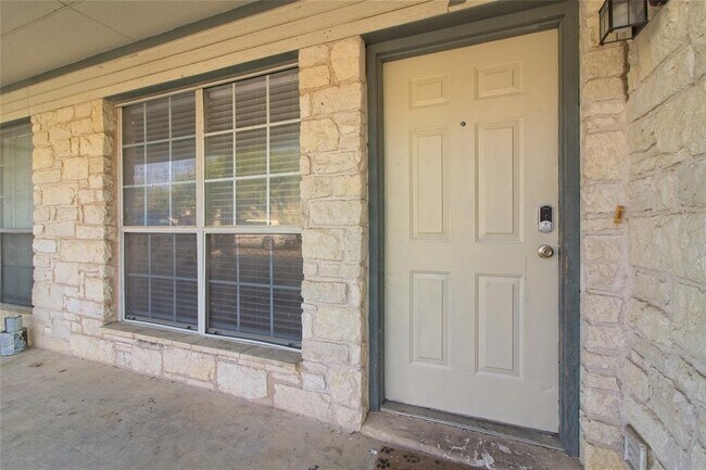 Photo - 2211 Creekside Ln