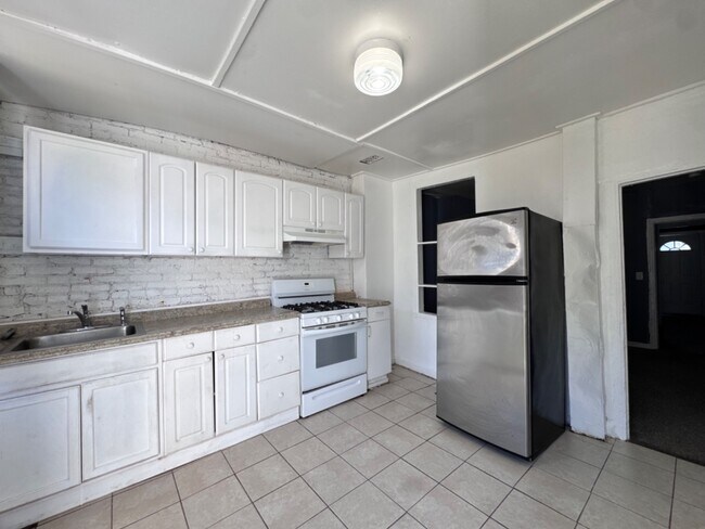 Photo - 2005 Etting St