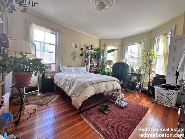 Building Photo - 4 Montcalm Ave Unit 2 Rental