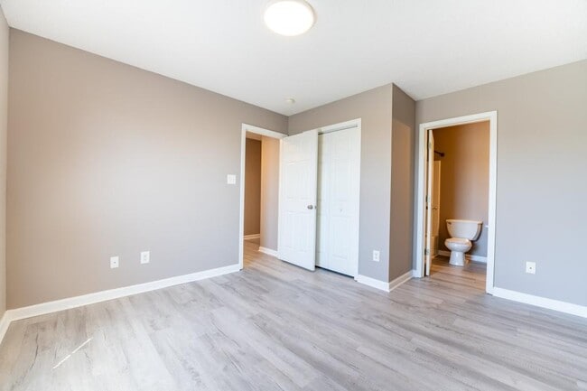 Photo - 334 Hawthorne Oaks Way