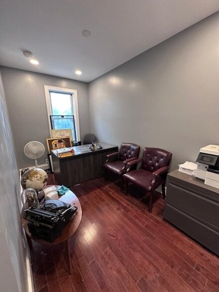 Photo - 387 Van Brunt St Unidad 2