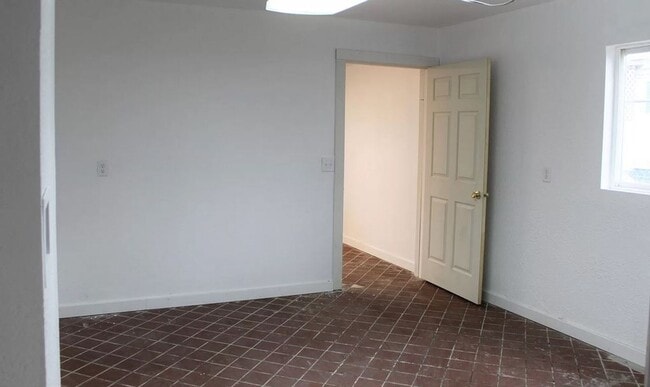 Building Photo - Ore Unit 1