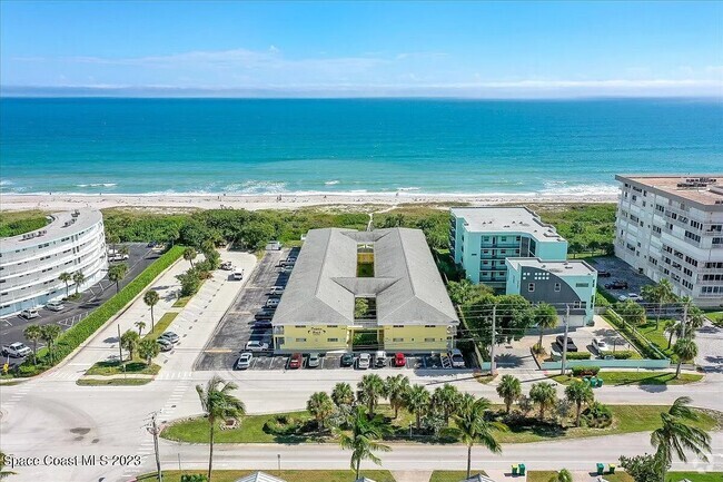 Building Photo - 3820 Ocean Beach Blvd Unit 211 Rental