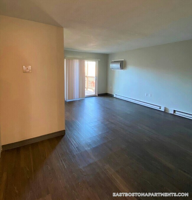 Photo - 298 Meridian St Unit 2