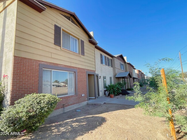 Photo - 2329 E Cactus Rd Townhome