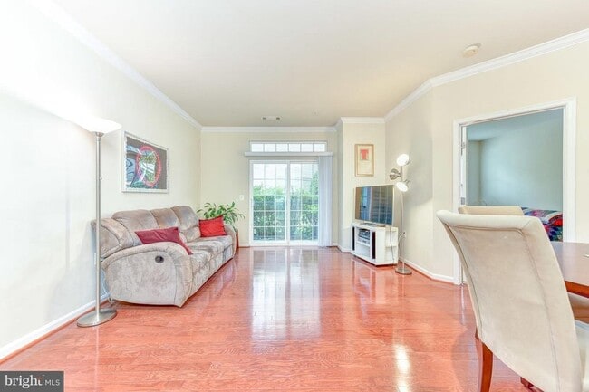 Building Photo - 2321 25th St S Unit 104