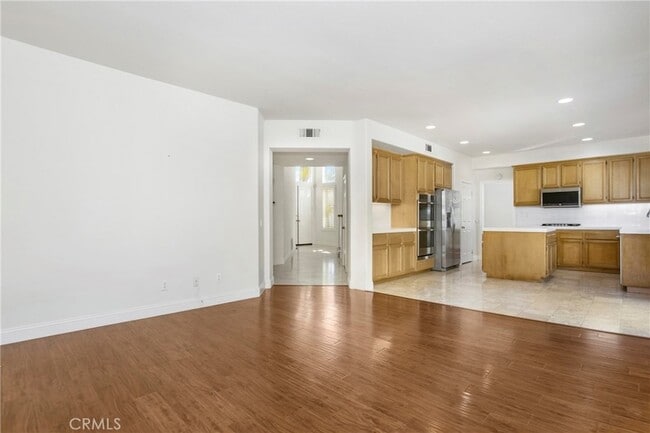 Building Photo - 11 Cipriani