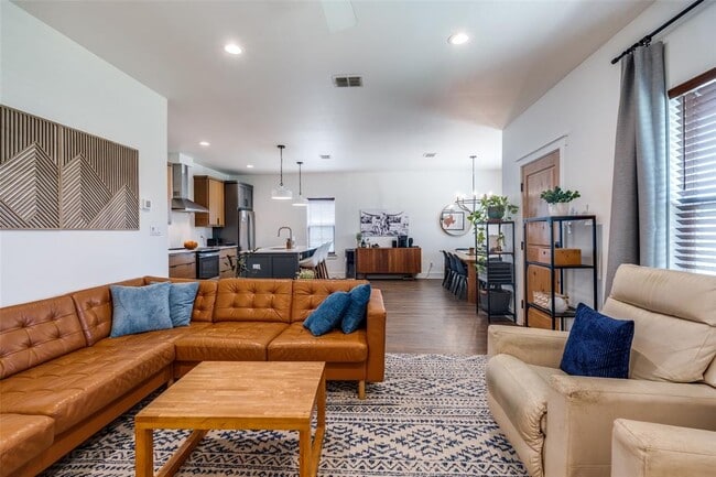 Photo - 418 Stagecoach Trail