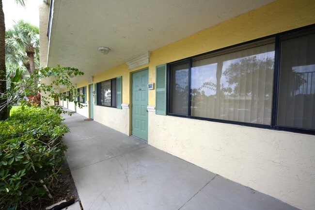 Photo - 1617 Meadows Cir