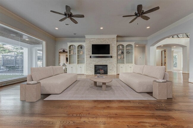 Photo - 5410 Valerie St