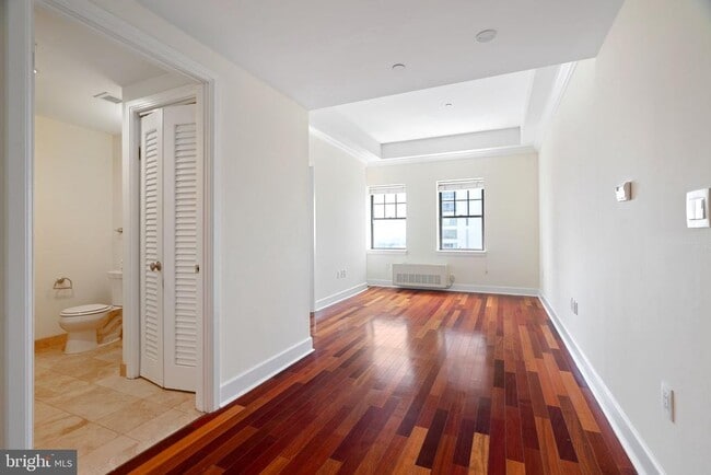 Building Photo - 1701 Locust St Unit 2111