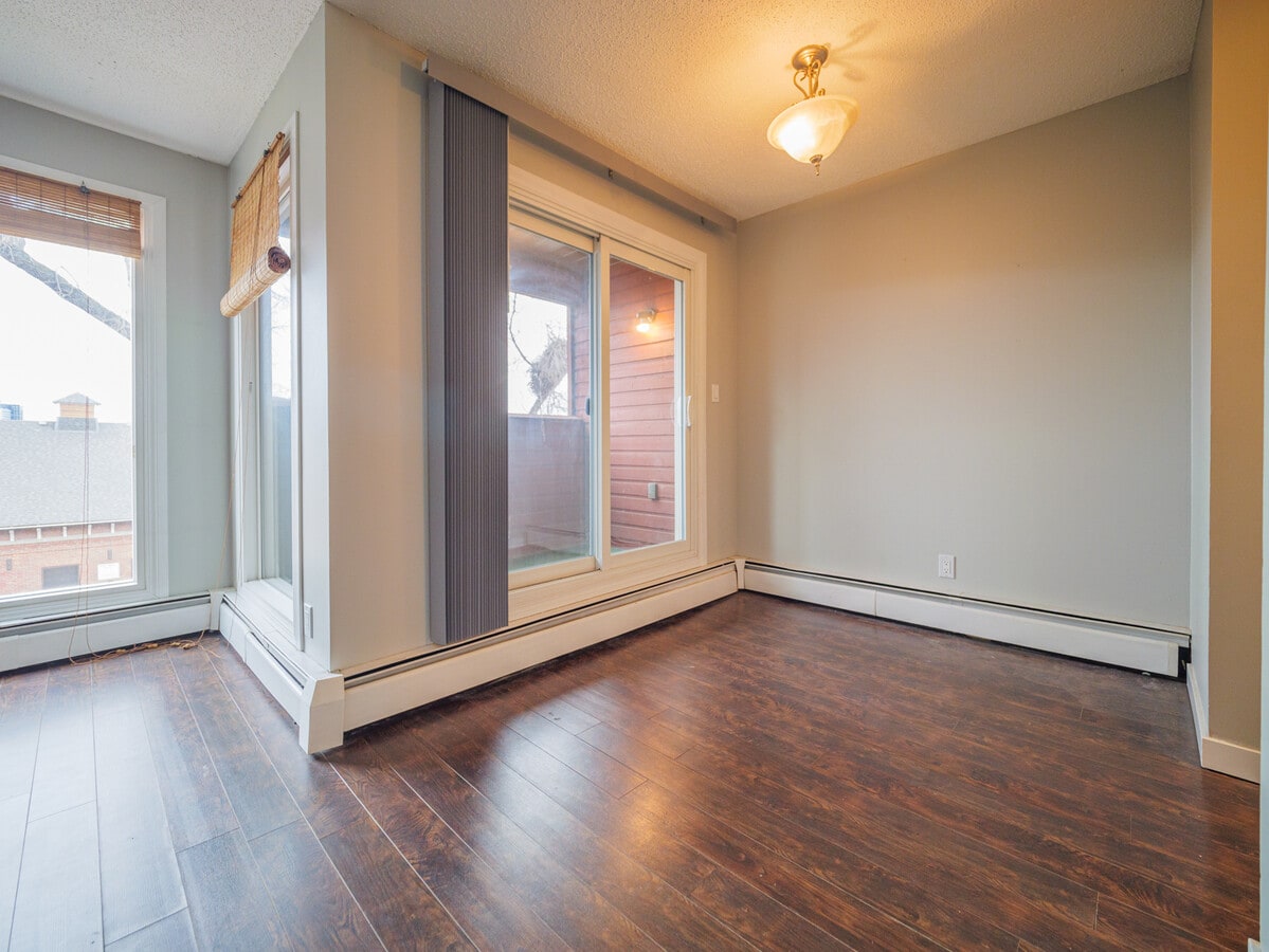 Photo - Commonwealth