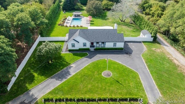 Photo - 525 Rocky Point Rd