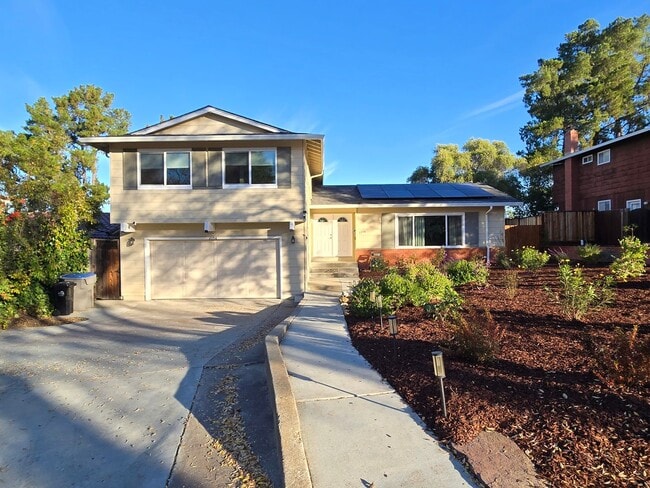 Building Photo - Spacious Tri-Level Home, 11.5kW Solar, 30kW Backup Batteries, Car Charger, A/C, Remodeled Inside ...
