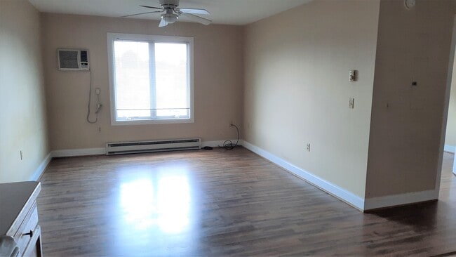 Photo - 244 Oakwood Ave Unit 2C