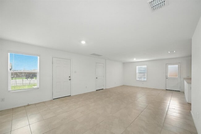 Photo - 208 Rubylace Dr