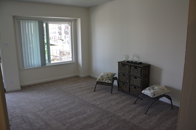 2nd Floor Studio w/Carpet - Carriage House