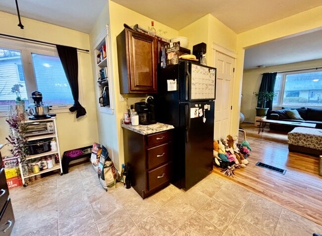Photo - 2 Bedroom Basement Apartment for Rent – Available July 20th Unité 1