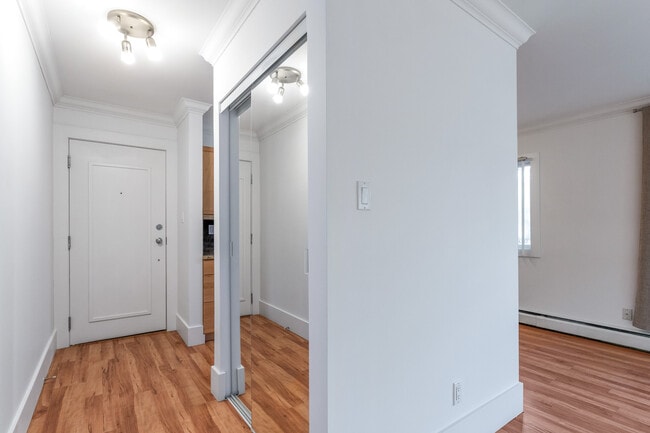 Photo - 10172-10113 113 St Unit 4