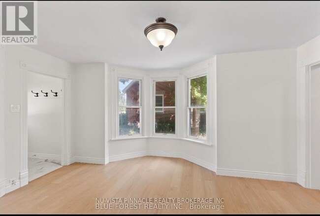 Photo - 7065 Longwoods Rd