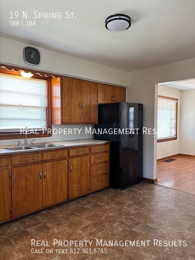 Photo - 19 N Spring St