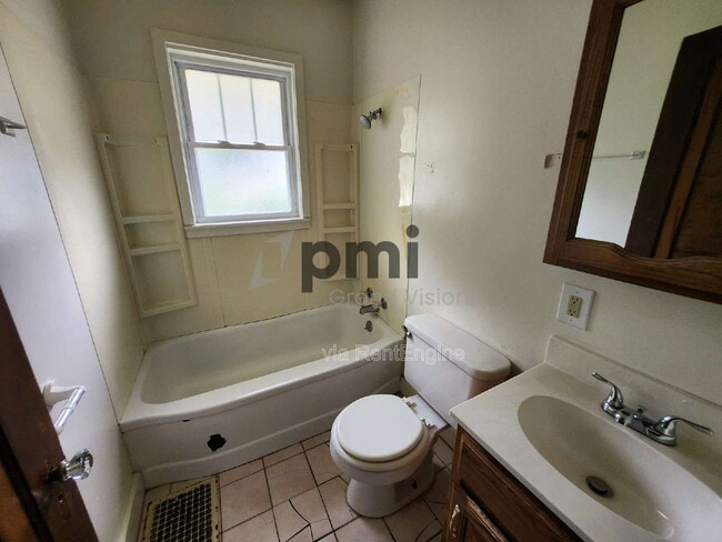 Photo - 303 E Kellar Ln