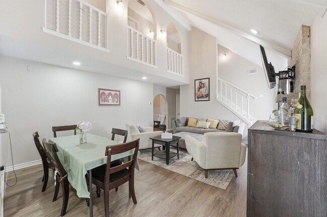 Photo - 2051 Shadow Rock Dr