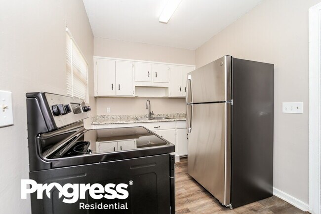 Photo - 2331 Westbrook Cir N