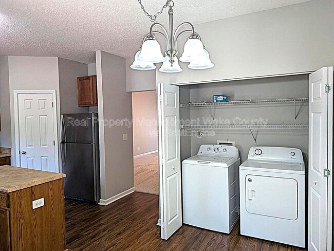 Photo - 112 Graystar Rd