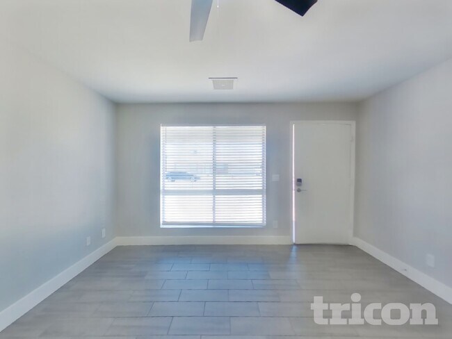 Photo - 8806 W Pinchot Ave