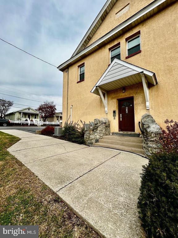 Photo - 615 Summit St Unidad 4