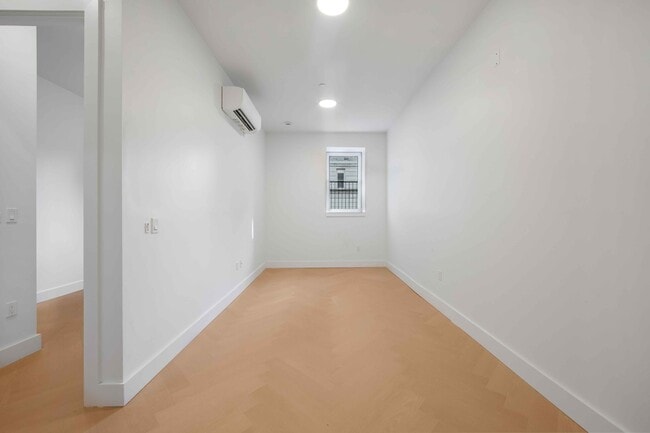 Photo - 321 E 17th St Unit 3A