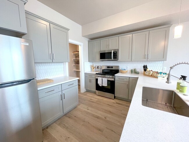 Photo - Beautiful 3br Townhome w 1-car Garage (2024)