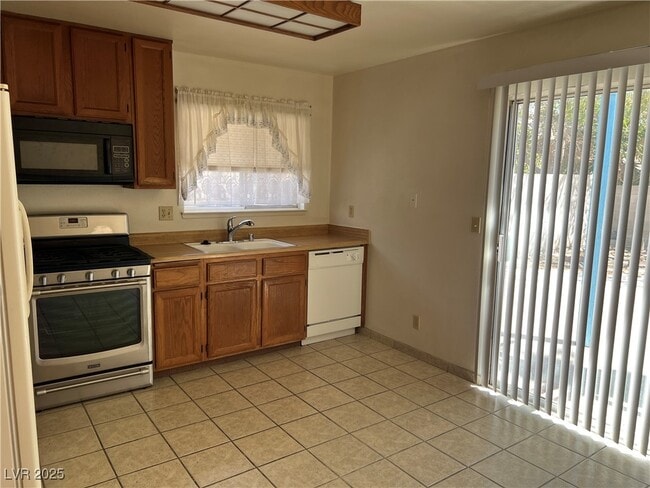 Photo - 1628 Starridge Way