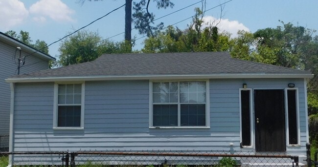 Building Photo - Completley Remodeled 2/1 in Longbranch! Rental