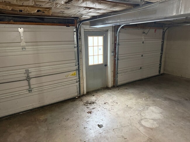 Photo - 3 Bedroom 2 Bathroom Fully Furnished Home ...