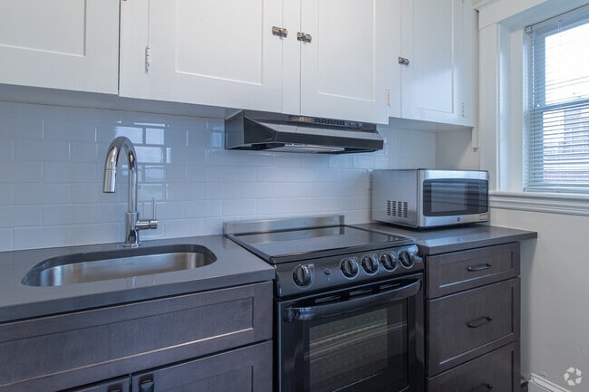 1 BR, 1 BA, - 503 SF