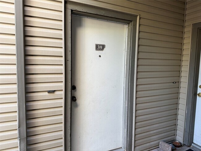 Building Photo - 9707 Richmond Ave. Unit 39