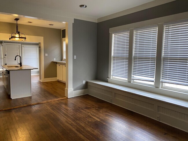 Photo - 1704 Duncan St