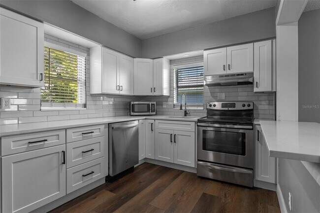 Photo - 448 24th St N