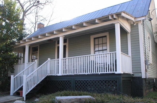 Building Photo - 223 Lyndon Ave